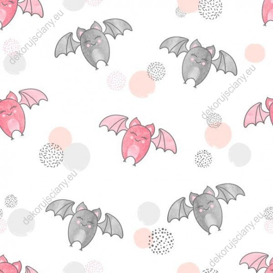 Wizualizacja tapety na ścianę do pokoju dziecięcego w słodkie, szare i różowe, nietoperze latające po białym niebie. Tapetę zdobią także kolorowe, malowane kule.