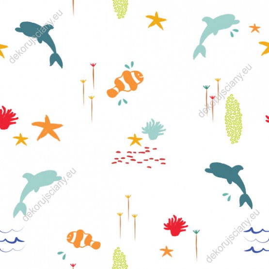 Wizualizacja tapety na ścianę do pokoju dziecięcego. Pomarańczowo-białe rybki błazenki i niebieskie delfiny i elementy świata podwodnego, na białym tle.