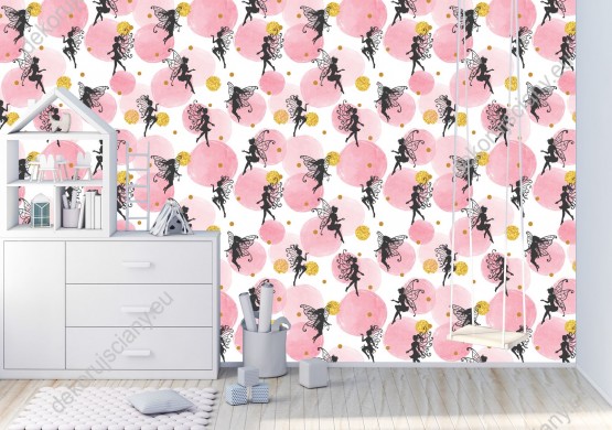 Wizualizacja tapety na ścianę do pokoju dziecięcego. Baśniowe wróżki siedzą na różowych kulach, tło białe.