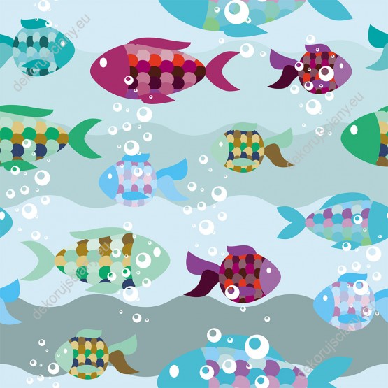 Wizualizacja tapety na ścianę do pokoju dziecięcego. Tapeta z zielonymi, niebieskimi i różowymi rybkami pływającymi na tle jasnych, morskich fal.