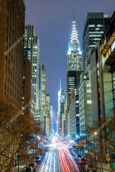 Wzornik fototapety z widokiem na ruchliwe ulice wśród świateł i wieżowców Nowego Jorku, USA. Fototapeta do pokoju dziennego, młodzieżowego, sypialni, salonu, biura, gabinetu, przedpokoju i jadalni.