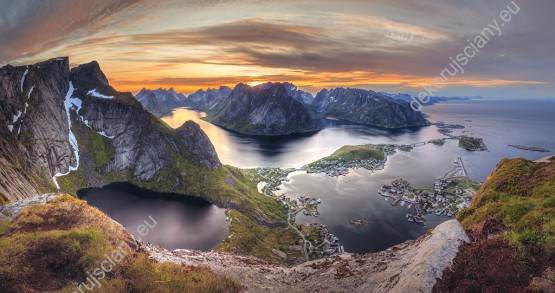 Wzornik obrazu z widokiem na malowniczy krajobraz gór i fiordów Norwegii o zachodzie słońca. Obraz do pokoju dziennego, sypialni, salonu, biura, gabinetu, przedpokoju i jadalni.