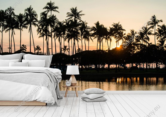 Wizualizacja, widok palm odbijających się w wodzie o zachodzie słońca będzie pięknie wyglądał w salonie, sypialni, gabinecie. Miejsce - Hawaje, USA.