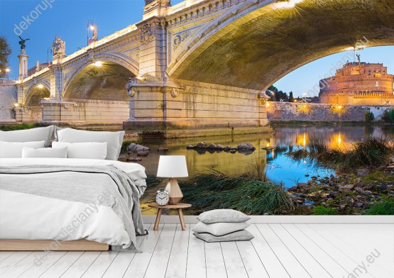 Wizualizacja fototapety z widokiem na wspaniały, zabytkowy most Ponte Vittorio Emanuele II w Rzymie. Fototapeta do pokoju dziennego, sypialni, salonu, biura, gabinetu, przedpokoju i jadalni.