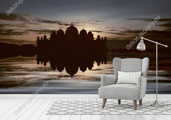 Wizualizacja fototapety z meczetem odbijającym się w wodzie o zachodzie słońca. Fototapeta przeznaczona do salony, sypialni, pokoju młodzieżowego, gabinetu czy biura.