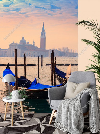 Wizualizacja fototapety z widokiem na łodzie nad rzeką, a w tle miasto Wenecja we Włoszech. Fototapeta na ścianę do sypialni, salonu, pokoju wypoczynkowego, biura.