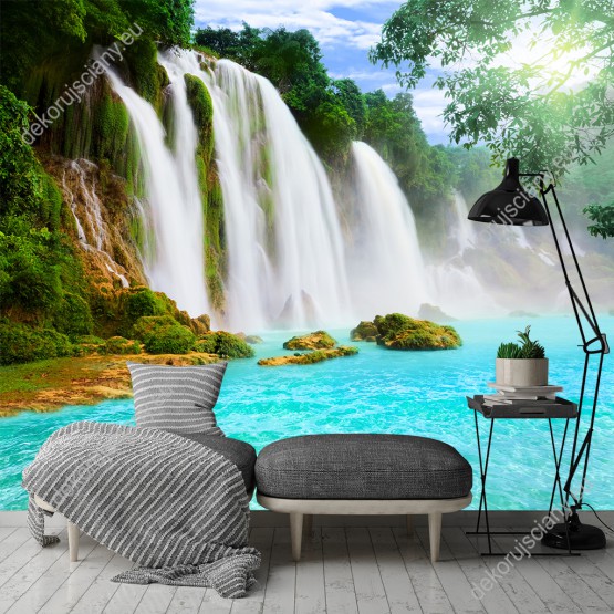 Wizualizacja fototapety przedstawiająca wodospad z turkusową wodą w Wietnam. Rodzaj takiej fototapety świetnie sprawdzi się w pokoju dziennym, salonie, sypialni, przedpokoju, jadalni, biurze.