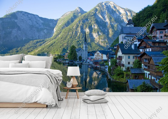 Wizualizacja fototapety z widokiem na górskie miasteczko w Austrii. Fototapeta do salonu, sypialni, pokoju dziennego, gabinetu, biura, przedpokoju, jadalni.