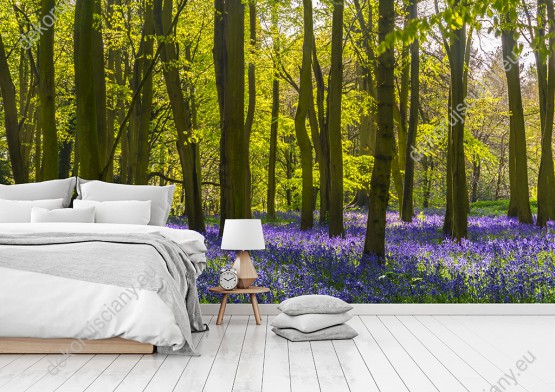 Wizualizacja, motyw zielonego lasu z łąką niebieskich kwiatów, może upiększyć ścianę pokoju młodzieżowego, sypialni, salonu, pokoju wypoczynkowego, gabinetu.