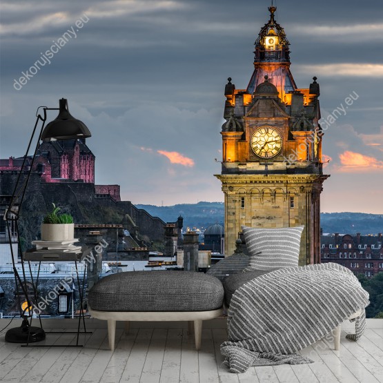 Wizualizacja fototapety z widokiem na zamek Edynburski i pejzaż miejski nocą. Fototapeta do pokoju dziennego, młodzieżowego, sypialni, salonu, biura, gabinetu, przedpokoju i jadalni.