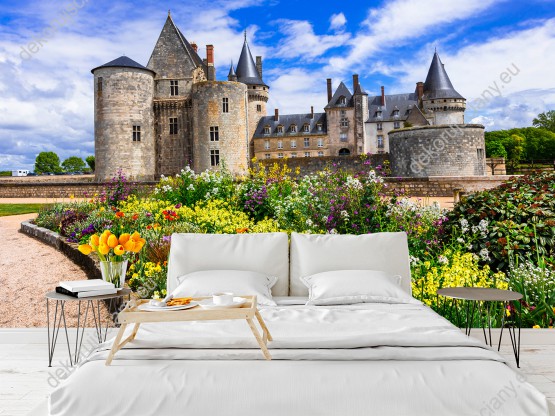Wizualizacja fototapety z widokiem na zamek i ogrody zamkowe w Sully-Sur-Loire we Francji. Fototapeta do salonu, sypialni, pokoju dziennego, gabinetu, biura, przedpokoju, jadalni.