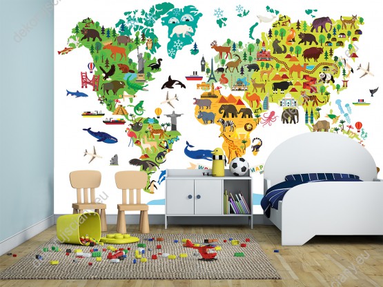 Wizualizacja fototapety do pokoju dziecięcego przedstawiająca kolorową mapę świata ze zwierzętami i charakterystycznymi elementami różnych krajów, na białym tle.