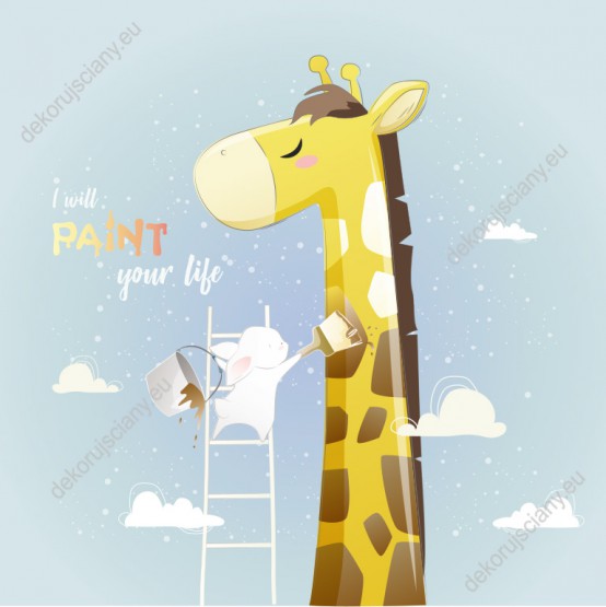 Wzornik fototapety do pokoju dziecięcego przedstawiająca królika na drabinie malującego farbami żyrafę, na tle nieba i chmur.