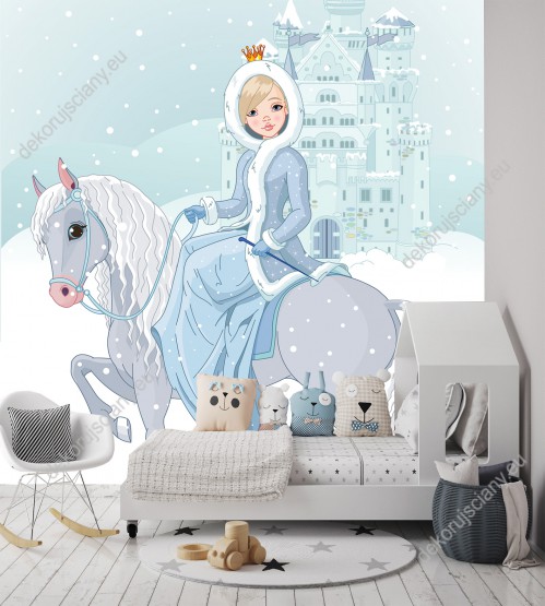 Wizualizacja fototapety w zimowej aurze z piękną księżniczką jadącą na koniu wśród śniegu, na tle zamku. Fototapeta do pokoju dziecięcego.