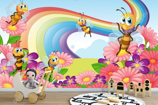 Wizualizacja fototapety do pokoju dziecięcego przedstawiająca wesołe pszczółki latające w ogrodzie pełnym kolorowych kwiatów i barwną tęczę na niebie.