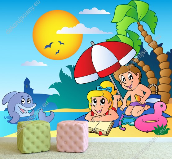 Wizualizacja fototapety do pokoju dziecięcego z dziećmi odpoczywającymi na plaży i delfinem wesoło pływającym w morzu.