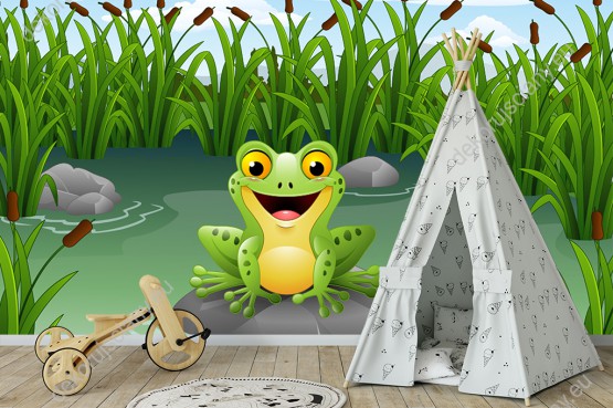 Wizualizacja fototapety do pokoju dziecięcego z wesołą żabką siedzącą na skale na środku jeziora otoczonego zielonymi trzcinami.