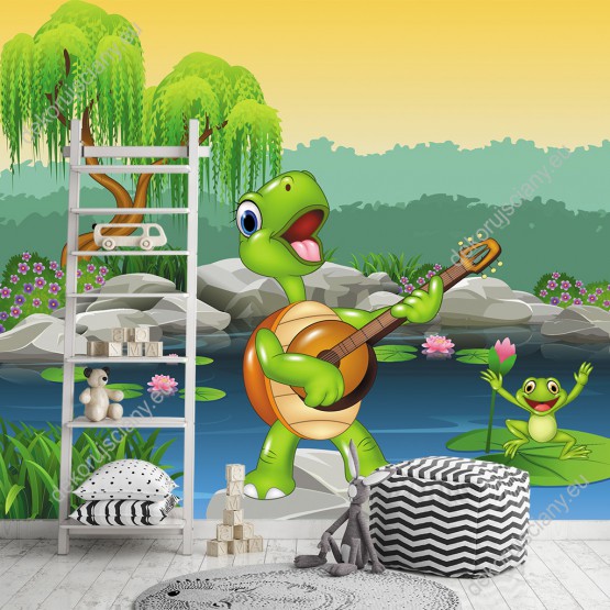 Wizualizacja fototapety do pokoju dziecięcego z żółwiem grającym na gitarze stojąc na kamieniu w jeziorze, wśród bujnej roślinności.