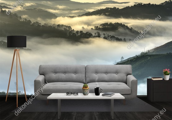 Wizualizacja fototapety z widokiem na szczyty górskie we mgle. Fototapeta do pokoju dziennego, sypialni, salonu, biura, gabinetu, przedpokoju i jadalni.