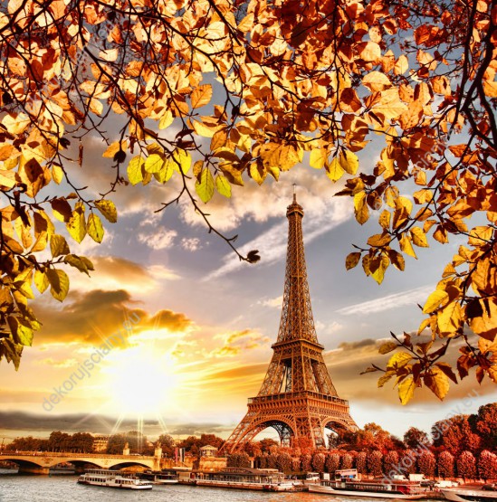 Wzornik obrazu z widokiem Wieży Eiffela w Paryżu w jesiennej aurze. Obraz będzie ładnie wyglądał na ścianie w pokoju młodzieżowym, salonie, dziennym, sypialni, jadalni czy biurze.