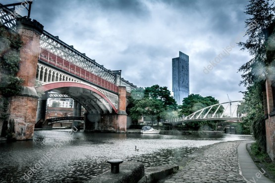 Wzornik obrazu z widokiem na kanały w Castlefield czyli najstarszej dzielnicy Manchesteru w Wielkiej Brytanii. Obraz do pokoju dziennego, sypialni, salonu, biura, gabinetu, przedpokoju i jadalni.