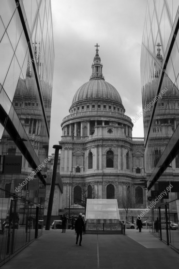Wzornik, czarno-biały obraz z Katedrą Świętego Pawła ukrytą między nowoczesnymi wieżowcami w Londynie. Obraz do pokoju dziennego, biura, salonu, sypialni, gabinetu, przedpokoju i jadalni.