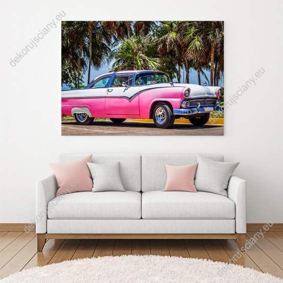 Wizualizacja obrazu z amerykańskim, samochodem w odcieniach różu, zaparkowany przy plaży na Kubie. Obraz do pokoju młodzieżowego, sypialni, salonu, pokoju dziennego, gabinetu, biura.