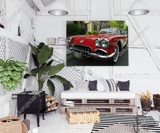 wizualizacja obrazu przedstawia czerwony retro samochód korwet w zacisznej uliczce. Obraz do pokoju dziennego, sypialni, salonu, biura, gabinetu, przedpokoju i jadalni.