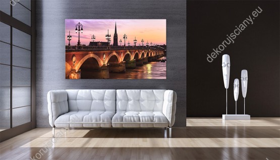 Wizualizacja obrazu z widokiem na most Pont de Pierre we Francji o zachodzie słońca. Obraz do pokoju dziennego, sypialni, salonu, biura, gabinetu, przedpokoju i jadalni