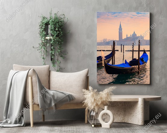 Wizualizacja obrazu z widokiem na łodzie nad rzeką, a w tle miasto Wenecja we Włoszech. Obraz na ścianę do sypialni, salonu, pokoju wypoczynkowego, biura.