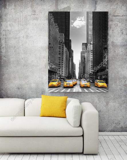 Wizualizacja obrazu przedstawia żółte samochody między wieżowcami, na ruchliwych ulicach Nowego Jorku. Obraz do pokoju dziennego, sypialni, salonu, biura, gabinetu, przedpokoju i jadalni