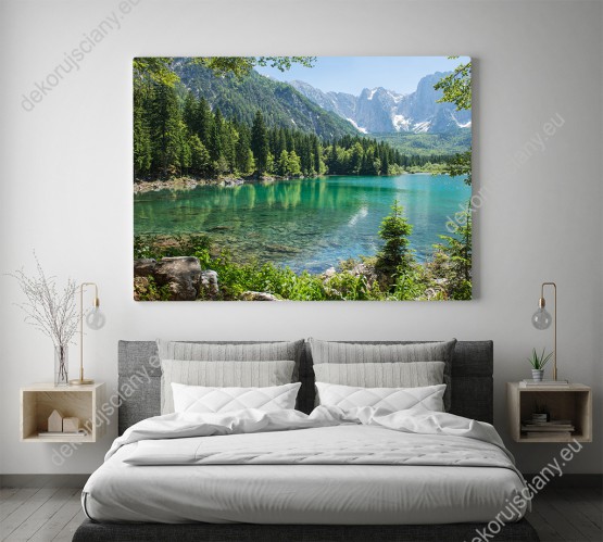 Wizualizacja Obraz do pokoju młodzieżowego, salonu, sypialni, pokoju dziennego, gabinetu, biura, przedpokoju. Obraz z widokiem gór, lasów oraz jeziorem w kolorze turkusowym.