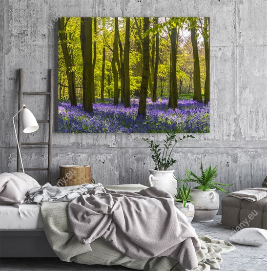 Wizualizacja, motyw zielonego lasu z łąką niebieskich kwiatów, może upiększyć ścianę pokoju młodzieżowego, salonu, sypialni, pokoju wypoczynkowego, gabinetu.