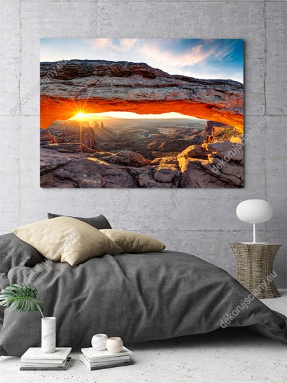 Wizualizacja obrazu do pokoju młodzieżowego, salonu, sypialni, pokoju, gabinetu, dziennego, biura, przedpokoju. Zachód słońca na tle Mesa Arch, skalnego łuku spoczywającego na krawędzi przepaści, tworzącego jakby bramę do świata kanionów, USA.