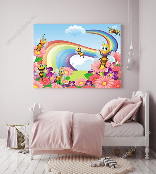 Wizualizacja obrazu do pokoju dziecięcego przedstawiająca wesołe pszczółki latające w ogrodzie pełnym kolorowych kwiatów i barwną tęczę na niebie.
