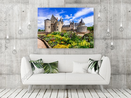 Wizualizacja obrazu z widokiem na zamek i ogrody zamkowe w Sully-Sur-Loire we Francji. Obraz do sypialni, salonu, pokoju dziennego, biura, gabinetu, przedpokoju, jadalni.