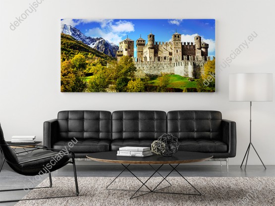 Wizualizacja obrazu z widokiem w Piękny, średniowieczny zamek i górskie szczyty w Fenis, w dolinie Akosty, we Włoszech. Obraz do pokoju dziennego, sypialni, salonu, biura, gabinetu, przedpokoju i jadalni. 