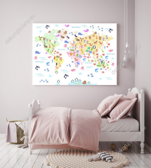 Wizualizacja obrazu do pokoju dziecięcego przedstawiająca mapę świata w pastelowych kolorach ze zwierzętami, ze wszystkich kontynentów, na białym tle.