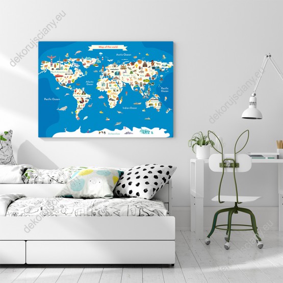 Wizualizacja obrazu do pokoju dziecięcego przedstawiająca kolorową mapę świata ze zwierzętami i charakterystycznymi elementami różnych krajów, na niebieskim tle mórz i oceanów.