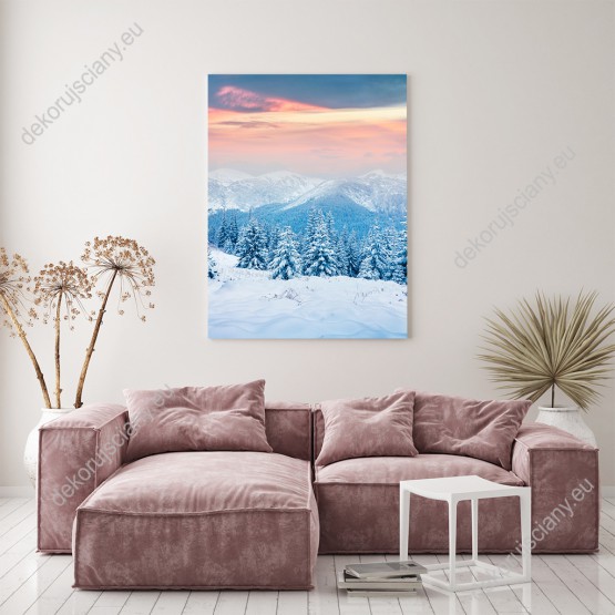 Wizualizacja obrazu przedstawiająca piękny, zimowy wschód słońca w Karpatach. Obraz do pokoju dziennego, biura, salonu, sypialni, gabinetu, przedpokoju i jadalni.