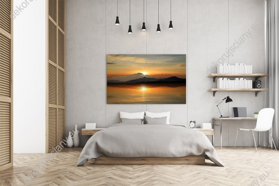 Wizualizacja obrazu z pięknym zachodem słońca nad oceanem. Obraz na ścianę do pokoju dziennego, salonu, sypialni, biura, gabinetu, przedpokoju.