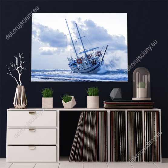 Wizualizacja obrazu z widokiem na porzuconą łódź nad brzegiem sztormowego morza. Obraz na ścianę do pokoju dziennego, salonu, sypialni, biura, gabinetu, przedpokoju, jadalni.