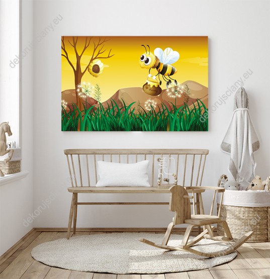 Wizualizacja obrazu do pokoju dziecięcego przedstawiająca pracowitą pszczołę niosąca miód do ula, na tle nieba zabarwionego na złoto.