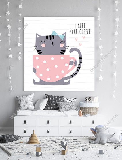 Wizualizacja obrazu do pokoju dziecięcego z uroczym, szarym kotkiem z filiżanką kawy.