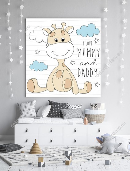 Wizualizacja obrazu do pokoju dziecięcego z uroczą, małą żyrafką, na białym tle w chmurki i gwiazdy.