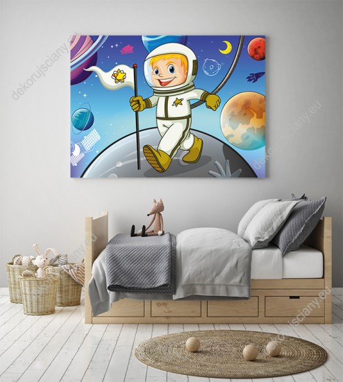 Wizualizacja obrazu do pokoju dziecięcego z małym astronautą, kroczącym wśród kolorowych planet.
