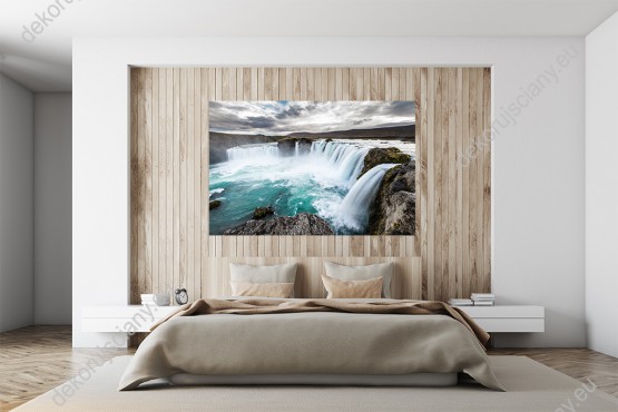 Wizualizacja obrazu z widokiem Wodospadu Bogów z lazurową wodą na Islandii. Obraz do pokoju dziennego, sypialni, salonu, gabinetu, biura, przedpokoju i jadalni.
