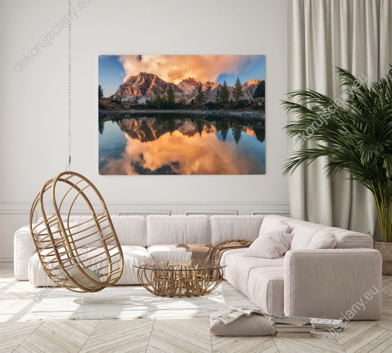 Wizualizacja obrazu z widokiem na jezioro otoczone wysokimi, włoskimi górami. Obraz do pokoju dziennego, sypialni, salonu, biura, gabinetu, przedpokoju i jadalni.