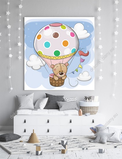 Wizualizacja obrazu do pokoju dziecięcego z misiem lecącym po niebie kolorowym balonem na gorące powietrze.