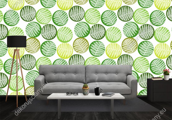 Wizualizacja tapety do pokoju dziennego, sypialni, salonu, przedpokoju, biura  z motywem tropikalnym. Tapeta przedstawia liście egzotycznych roślin w zielonych kulach, na białym tle.